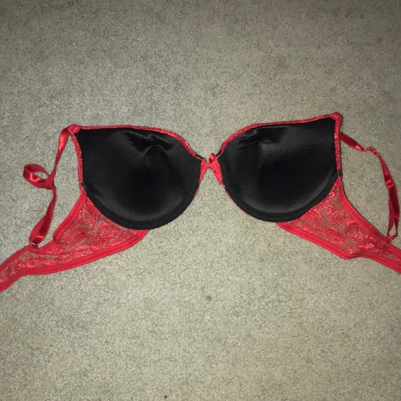 Red lace bra - Picture 2 of 3